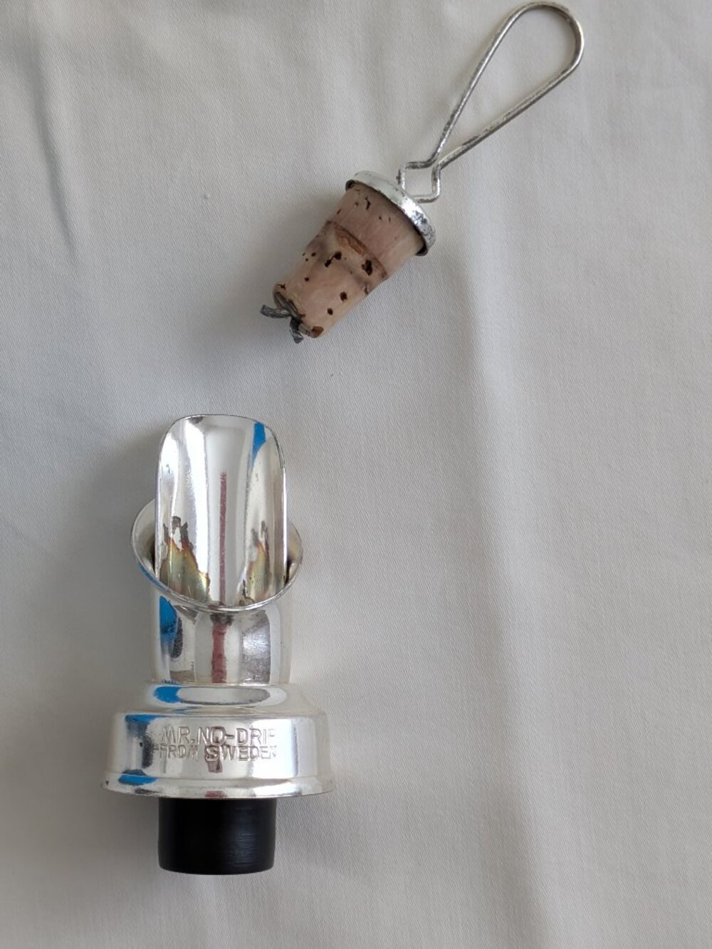 Mr. No-Drip Vintage Wine Server and Stopper Made in Sweden
